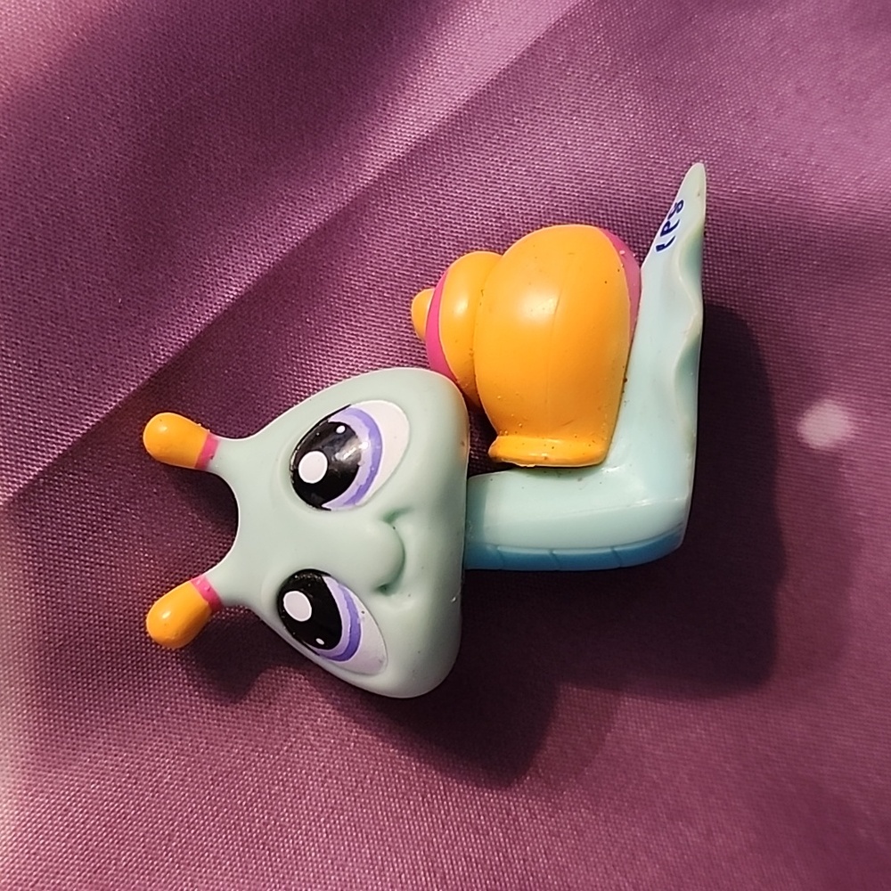 Littlest Pet Shop Authentic # 1529 Aqua Orange Pink Snail Blue Eyes